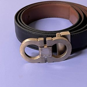Salvatore ferragmao reversible belt, good condition, size 105, black and brown.